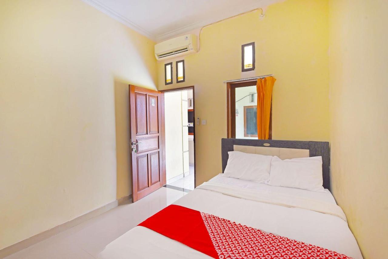 Oyo 91445 Sandat Guest House Denpasar Exteriér fotografie