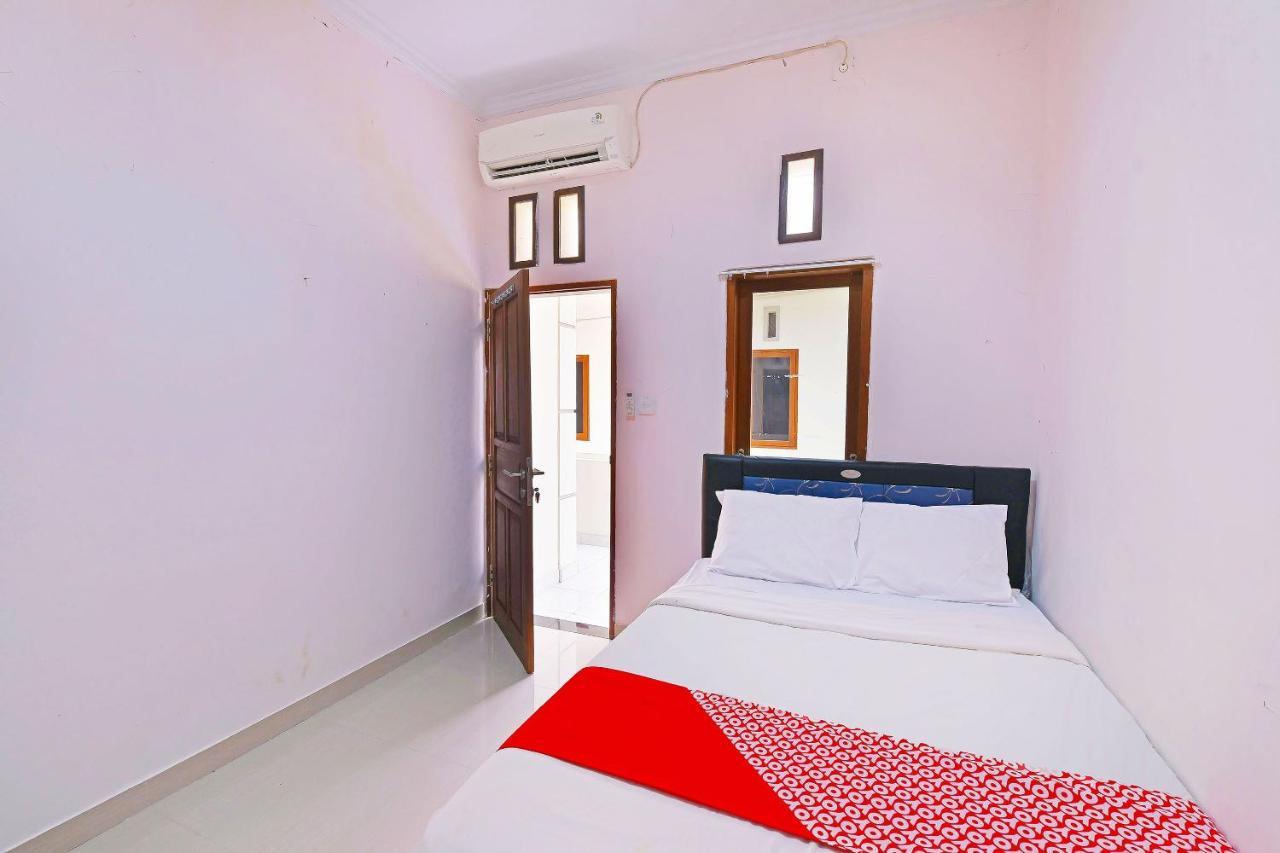 Oyo 91445 Sandat Guest House Denpasar Exteriér fotografie