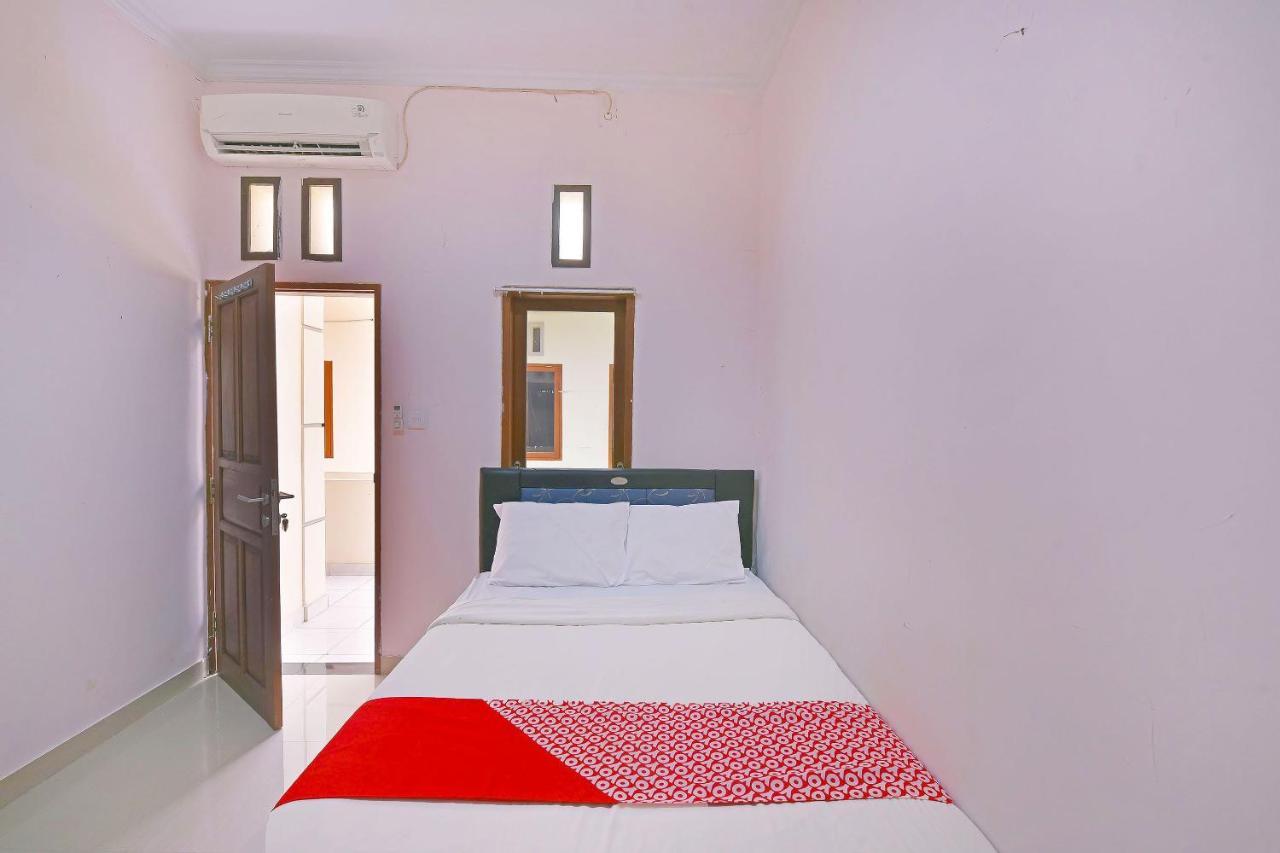 Oyo 91445 Sandat Guest House Denpasar Exteriér fotografie